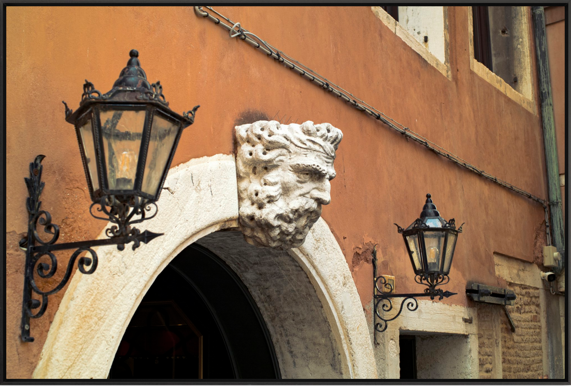 #Framed Canvas_60x40”_Black