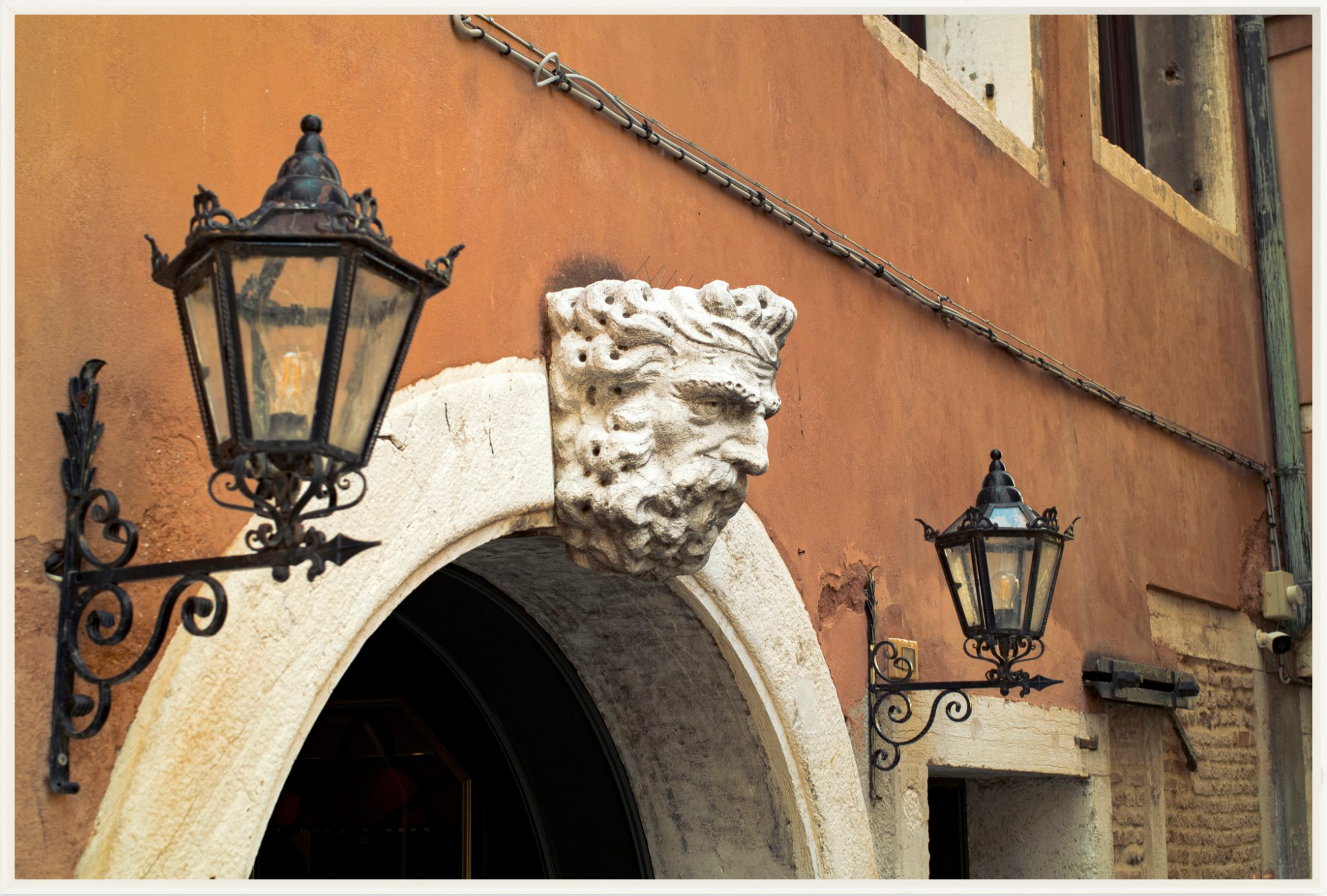 #Framed Canvas_60x40”_White