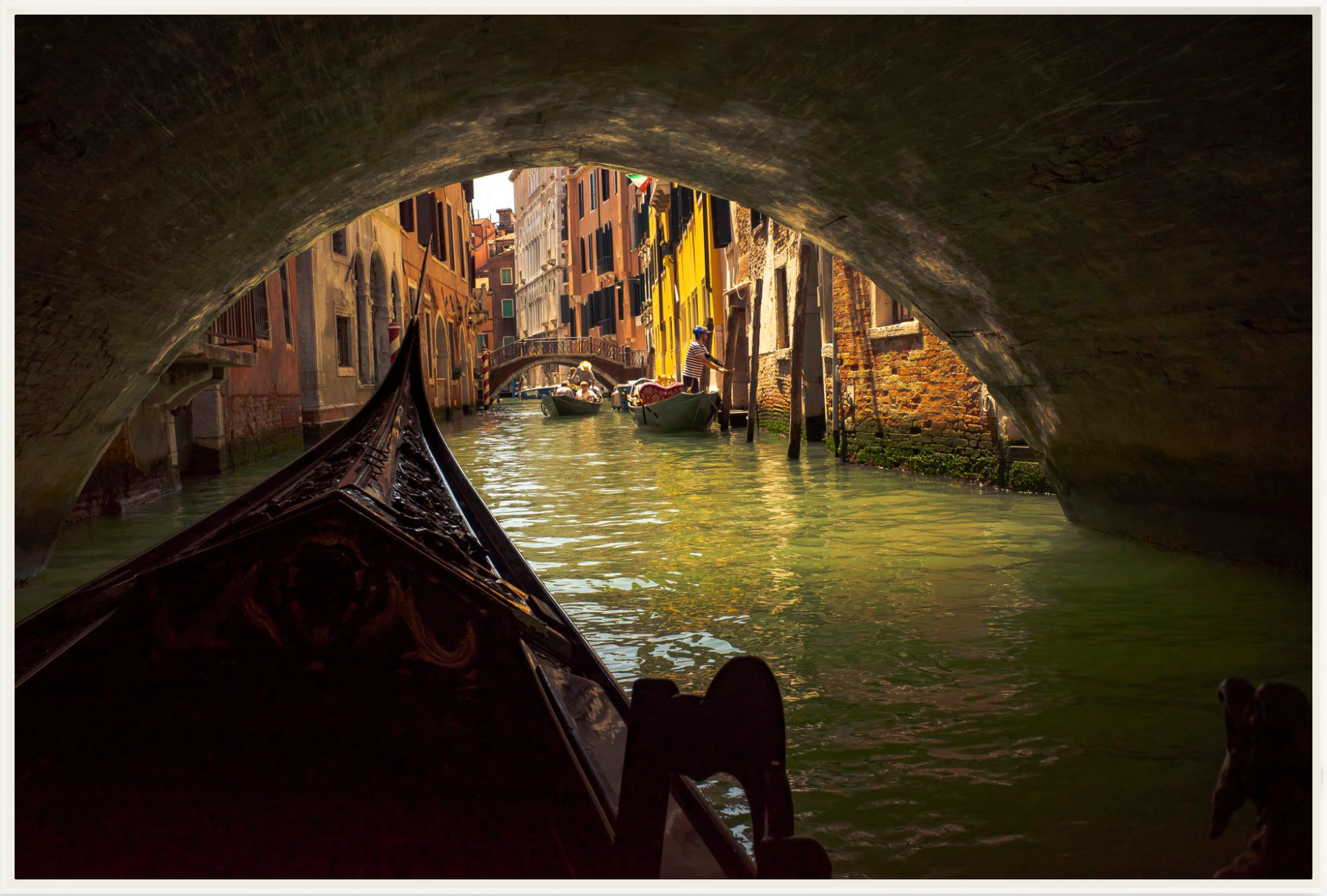 #Framed Canvas_60x40”_White