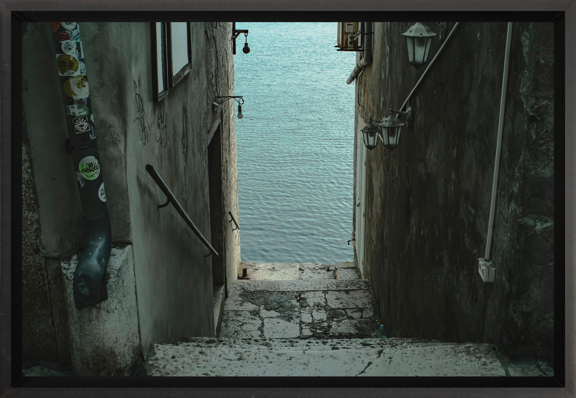 #Framed Canvas_12x8"_Black