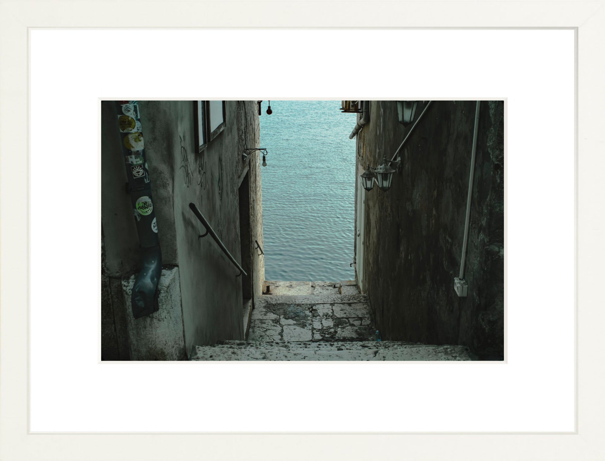 #Framed Print_12x8"_White
