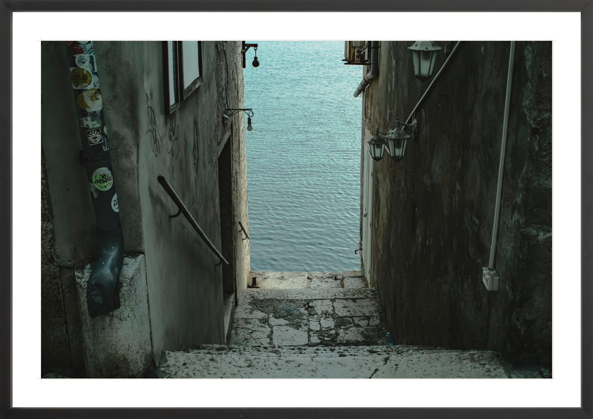 #Framed Print_36x24"_Black