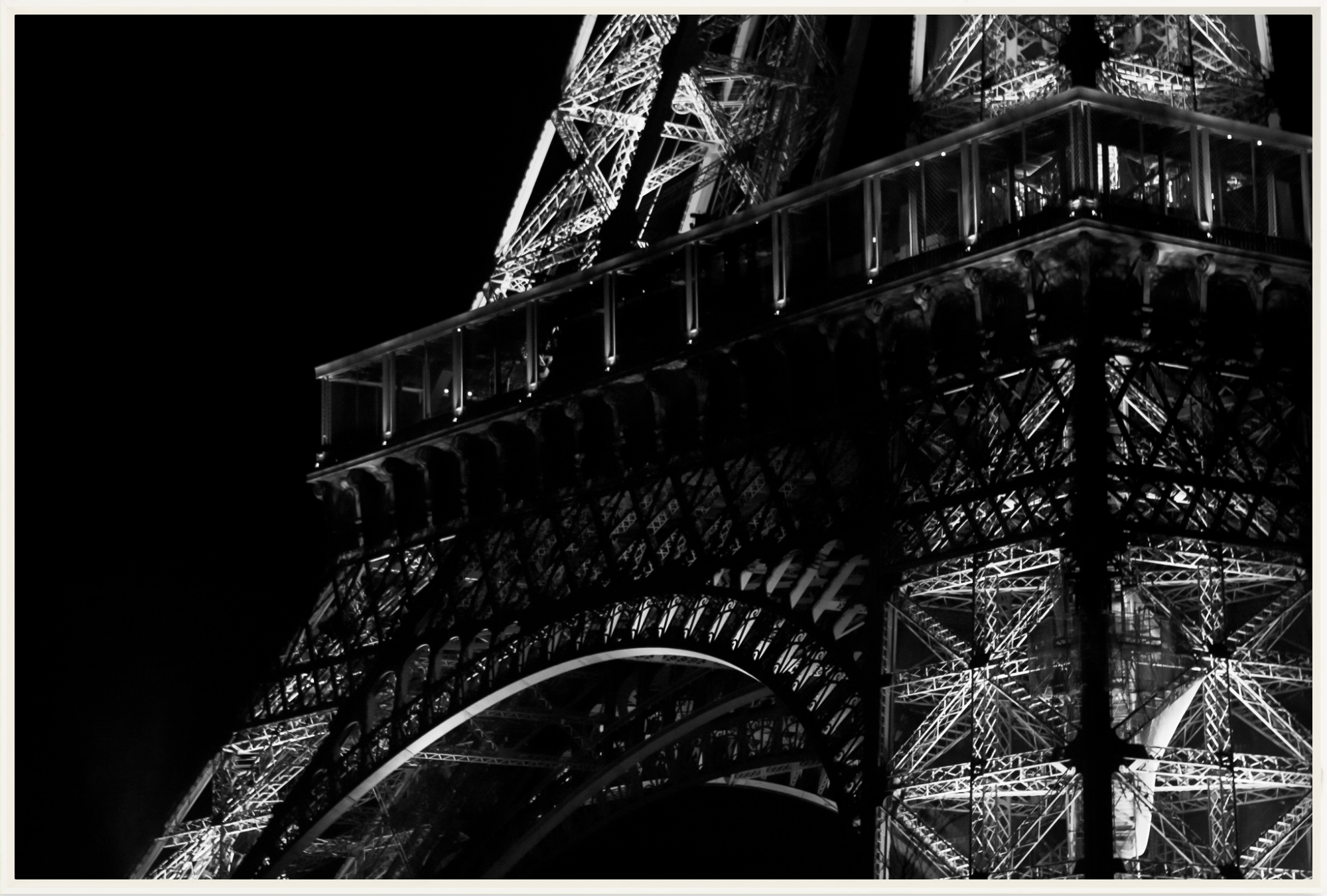 #Framed Canvas_45x30”_White
